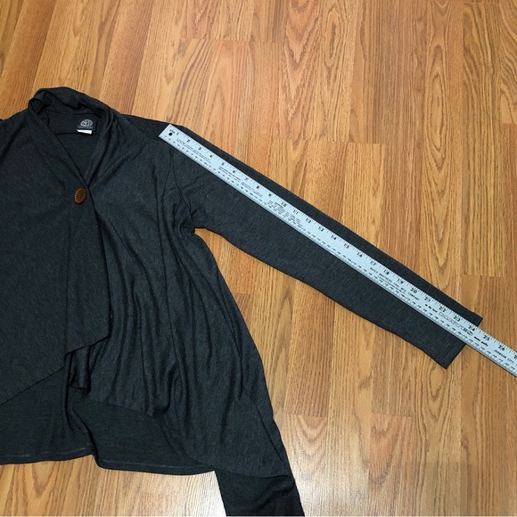 Bobeau One Button Drape Front Gray Cardigan Size S - Picture 9 of 10